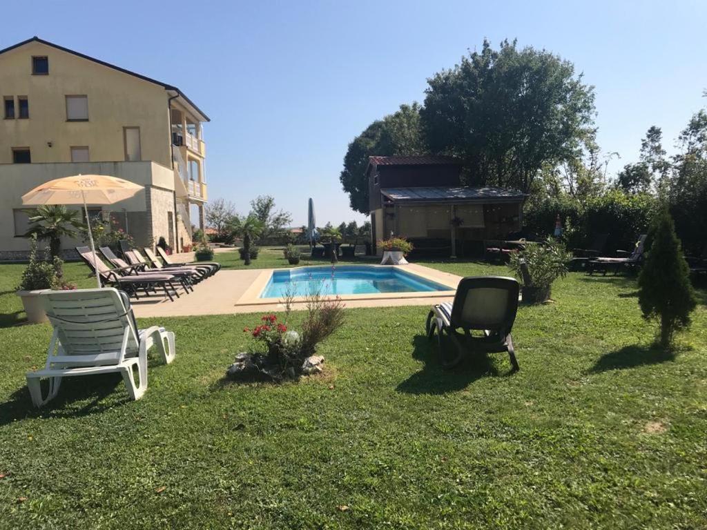 Ferienhaus Tomic Nedeščina Екстериор снимка
